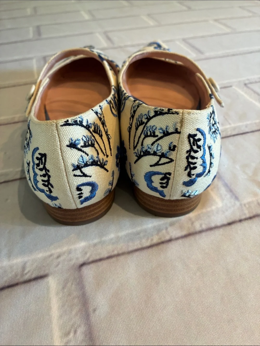 🎉NEW LISTING!🎉kate spade Cream and Blue Floral Mary Jane Flats